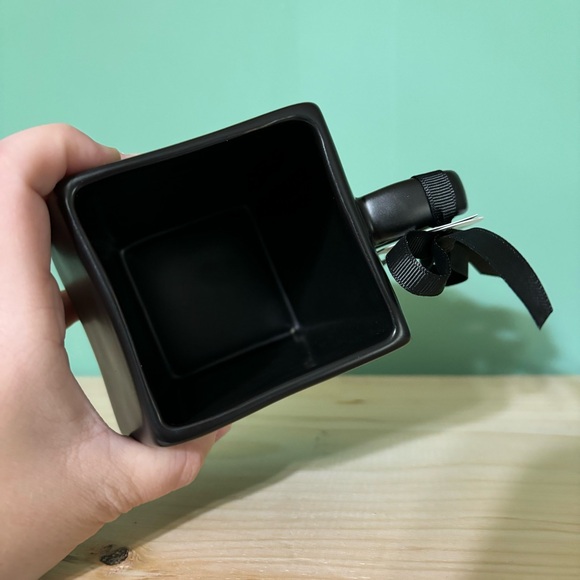 NWT Rae Dunn Ceramic TRICK OR TREAT Coffin Shaped Mug Black & White Bats - Picture 7 of 7